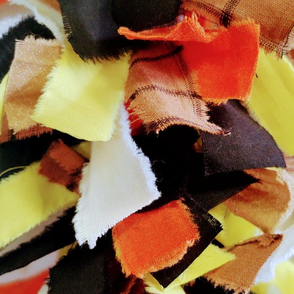Hand Crafted Fall/All Seasons Welcome Sunflowers Round Fabric Rag Wreath 18" - Picture 7 of 8